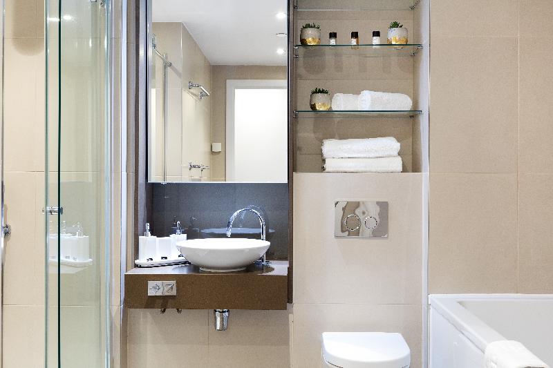 디럭스 룸, Reddoorz Premium At The Grand Peninsula Suites