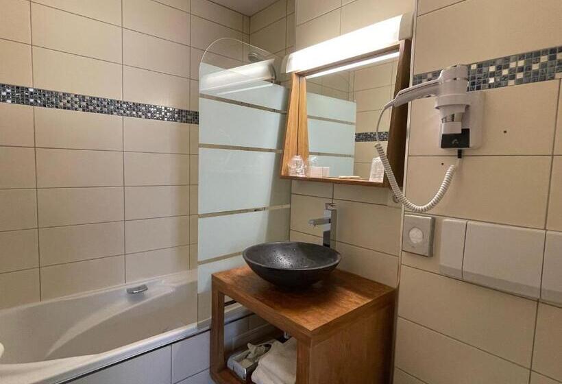 اتاق استاندارد با تخت بزرگ, Logis Hôtel De La Tête Noire