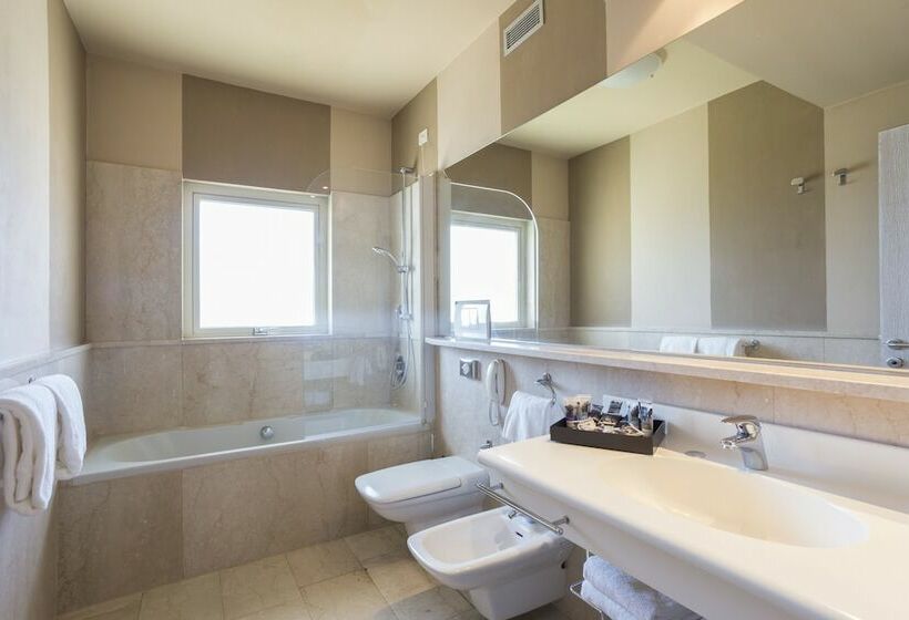 Полулюкс, Th Tirrenia   Green Park Resort