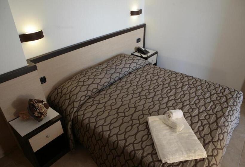 غرفة سوبيريور ثلاثية, Albergo Il Giardino