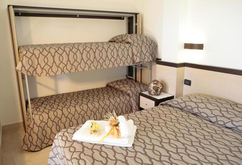 غرفة سوبيريور رباعية, Albergo Il Giardino