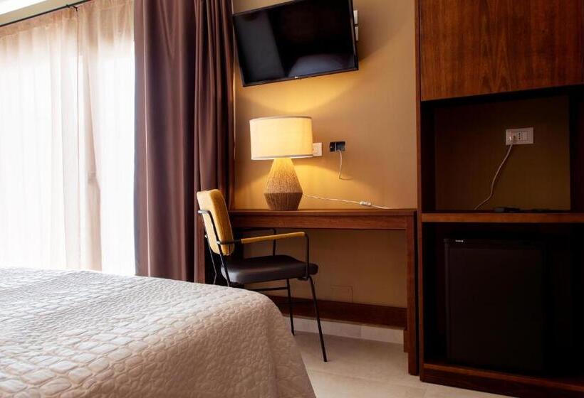 جناح جونيور مزوَّد بتراس, Albergo Il Giardino