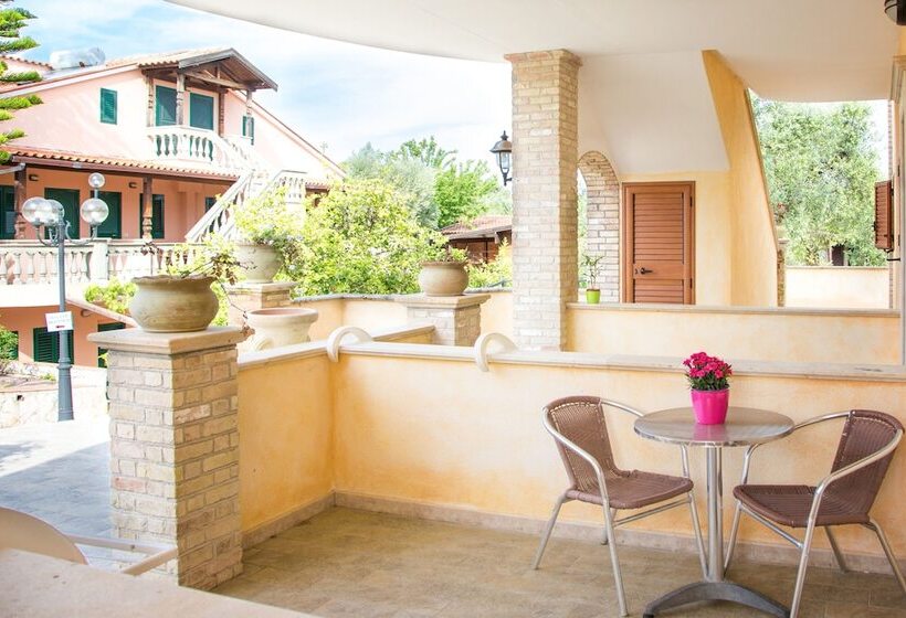 غرفة سوبيريور ثلاثية, Albergo Il Giardino