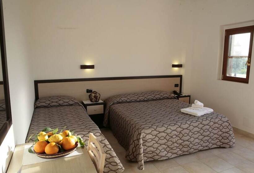غرفة سوبيريور ثلاثية, Albergo Il Giardino