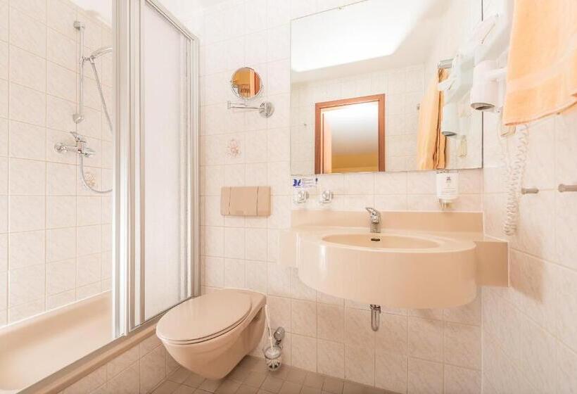 Номер Стандарт Вид на Сад, Berghotel Wilhelmsburg