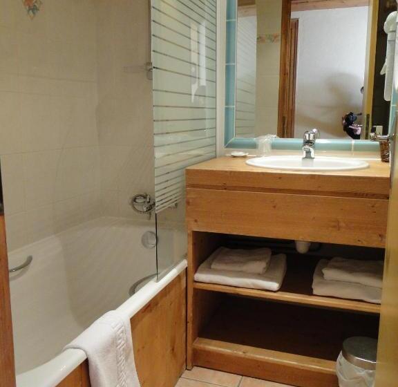 غرفة قياسية رباعية, Le Caprice Des Neiges