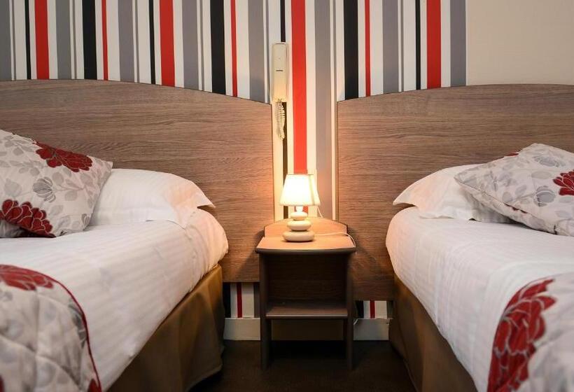 Номер Стандарт Трехместный, Logis Hôtel Andreinia & Cabanes