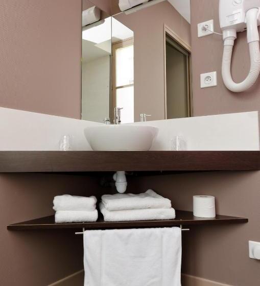 غرفة قياسية ثلاثية, Logis Hôtel Le Vert Galant