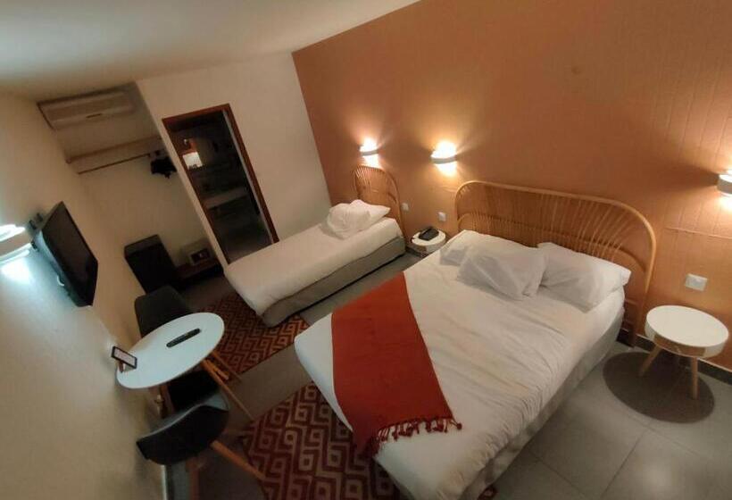 スタンダードトリプルルーム, Logis Hôtel & Restaurant Le Soleil D Or