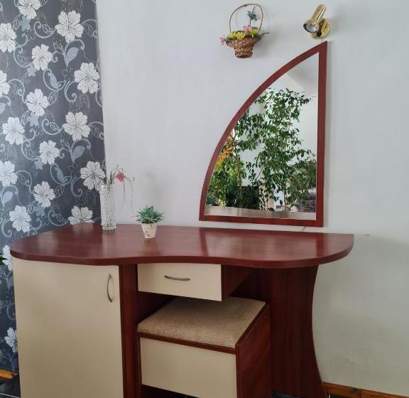 발코니가 있는 스위트, Rai