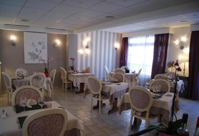 Четырехместный Номер Стандарт, Logis Hotel Restaurant Des Voyageurs
