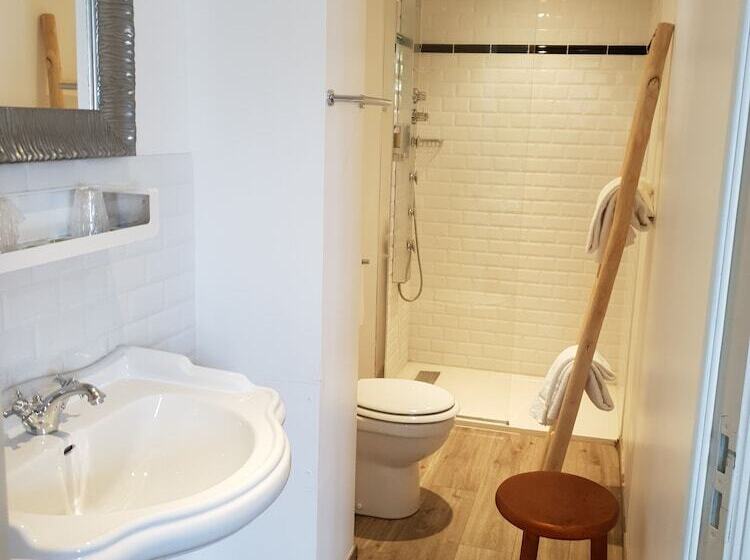 Номер Стандарт, The Originals Boutique, Hôtel La Colonne De Bronze, Saintvalérysursomme