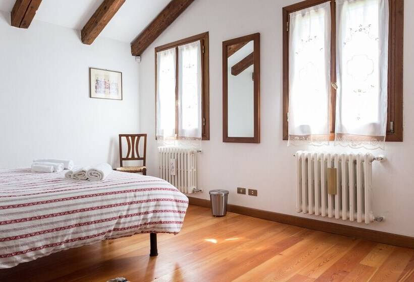 标准三人间共用浴室, Casolare La Quercia