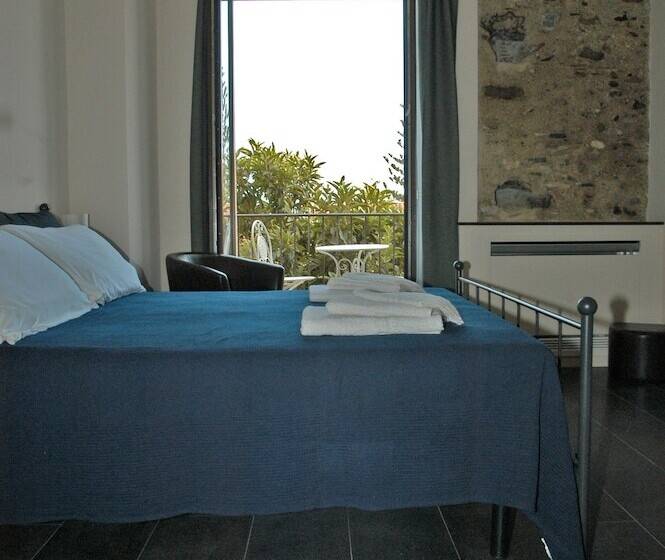 اتاق لوکس با چشم‌انداز دریا, Castello D Alcontres B&b