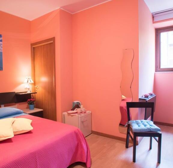 Номер Стандарт Трехместный, Juliette Rooms