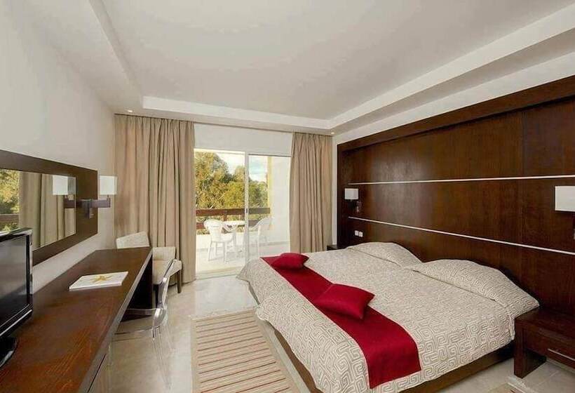 Chambre Triple Standard, Chich Khan