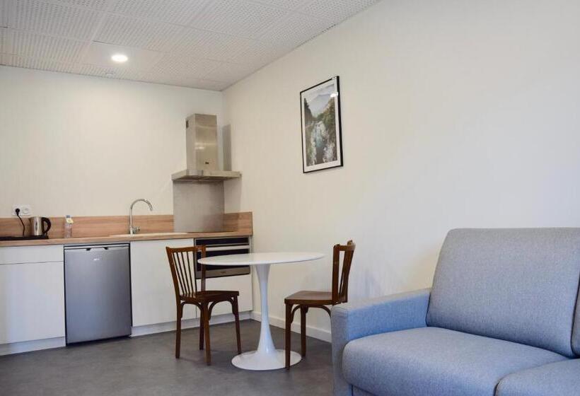Апартаменты 1 Спальня с Балконом, Et Appartements Les Platanes