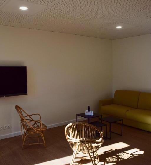 Апартаменты 2 Спальни, Et Appartements Les Platanes