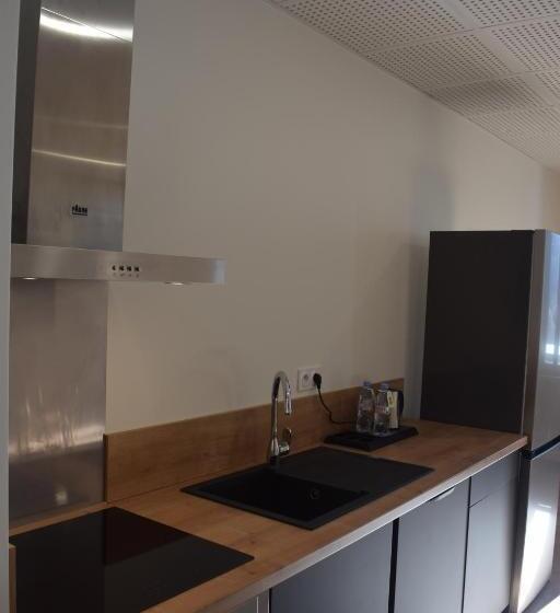 Апартаменты 2 Спальни, Et Appartements Les Platanes