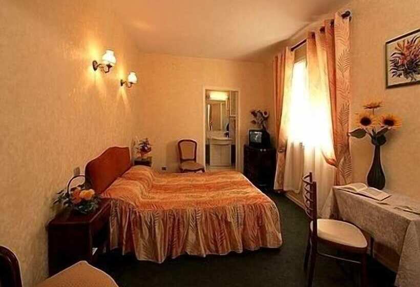 Номер Стандарт Трехместный, Hôtel Restaurant Plaisance Piscine Couverte Et Chauffée  Proche Sarlat