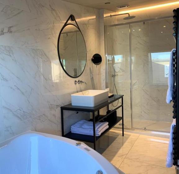 Номер Deluxe с Террасой, La Maison Bordeaux