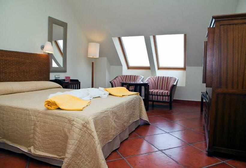 Habitación Estándar Abuhardillada, Puerto Antilla Grand Hotel
