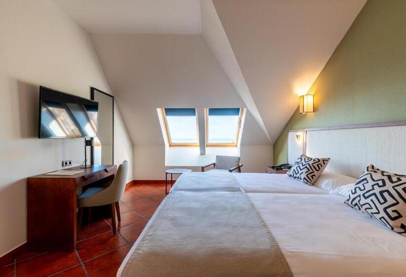 Habitación Estándar Abuhardillada, Puerto Antilla Grand Hotel