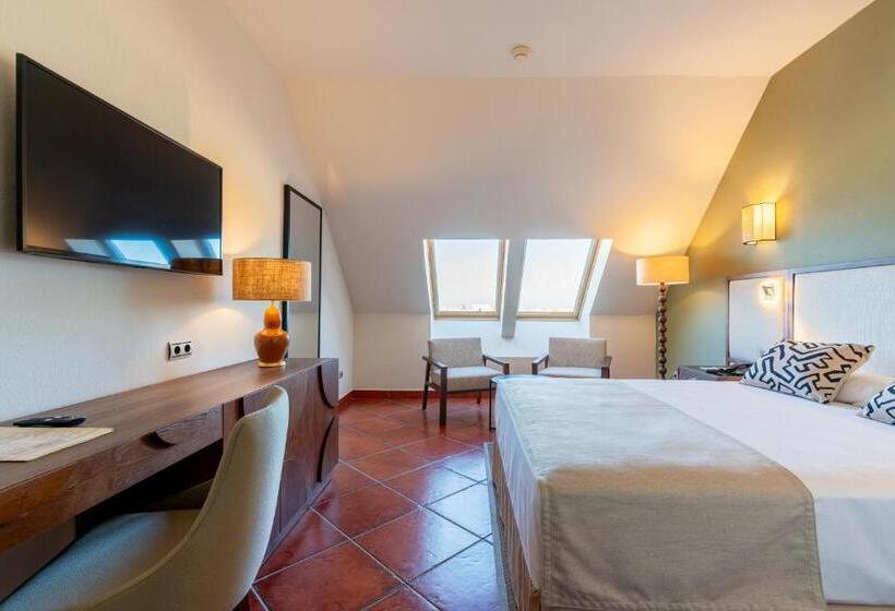 Habitación Estándar Abuhardillada, Puerto Antilla Grand Hotel