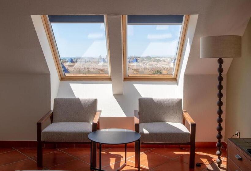 Habitación Estándar Abuhardillada, Puerto Antilla Grand Hotel