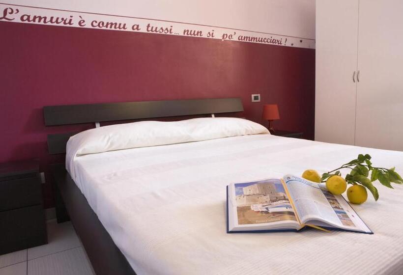 חדר לארבעה סטנדרטי עם מרפסת, B&b Persi Nel Sud