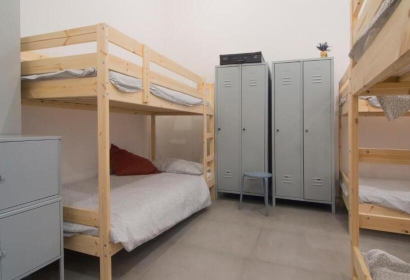 共用房间的床, Hostelleria