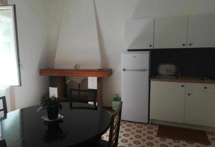 استودیوی استاندارد, La Casa Di Astrea