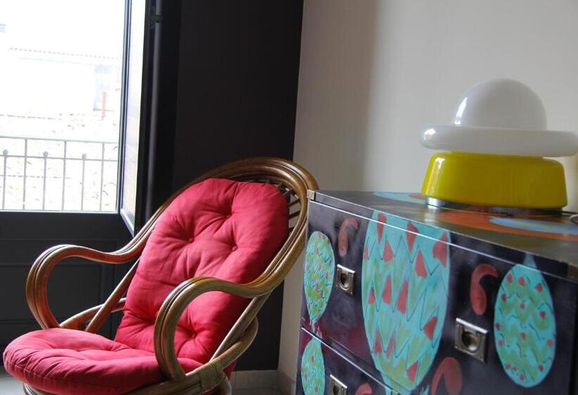 اتاق استاندارد, Urban Pop Hostel & Bnb