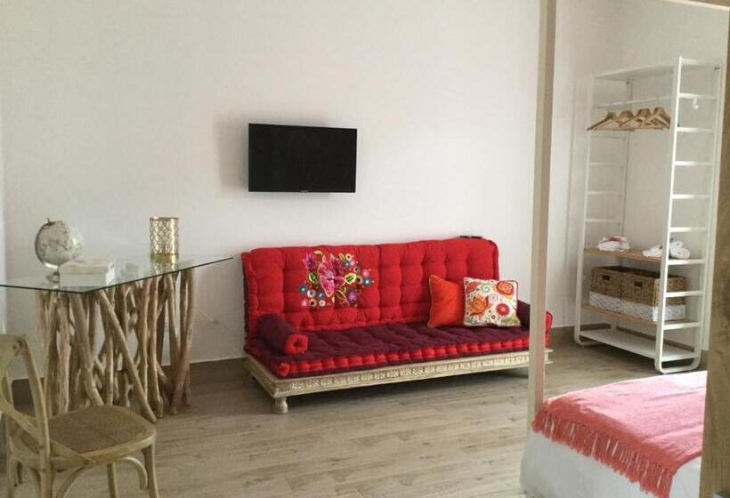 חדר סטנדרט לשלושה עם טרסה, Maison Marianna B&b   Etna
