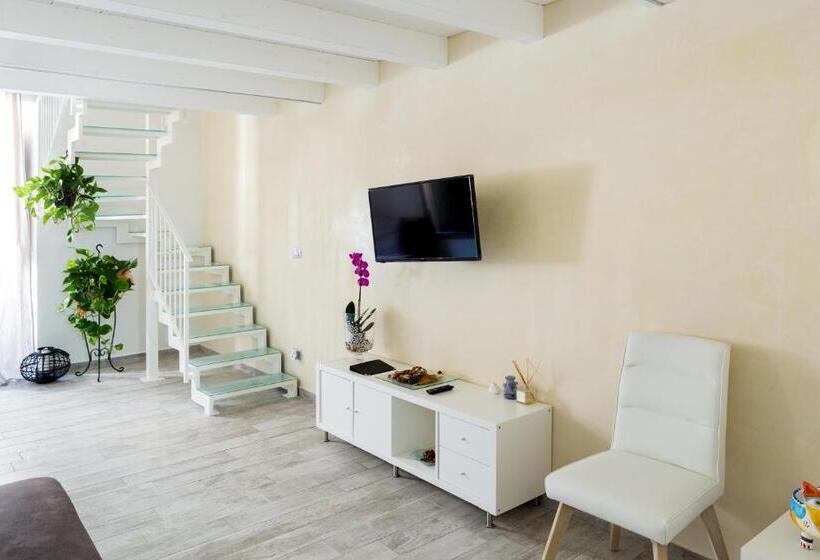 اتاق استاندارد, Scuto Home