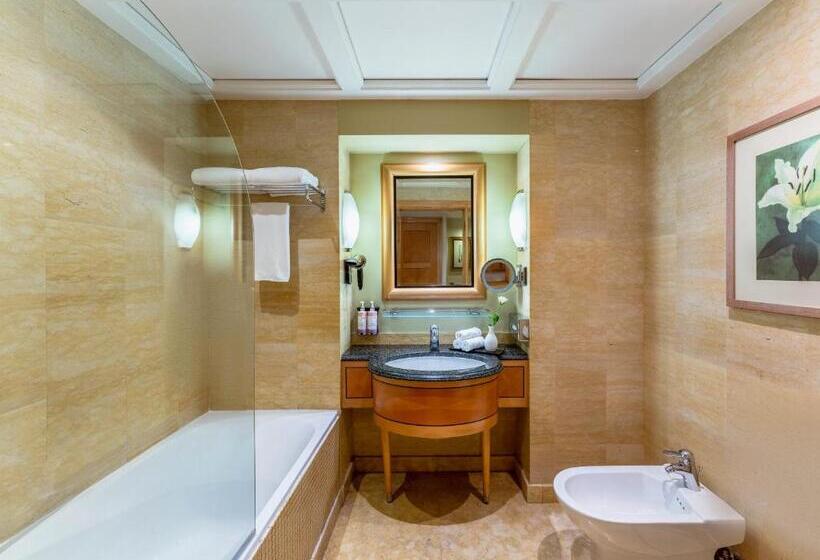 Habitación Deluxe Cama King, Mövenpick Hotel Doha