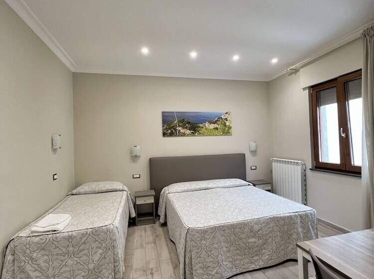 Трехместный Номер Комфорт, Relais Milo