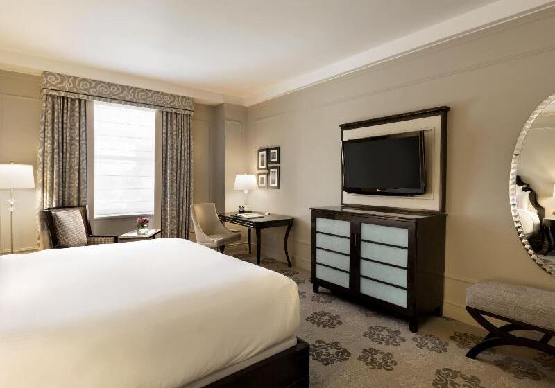 キングサイズベッドのスタンダードルーム, Fairmont Hotel Vancouver