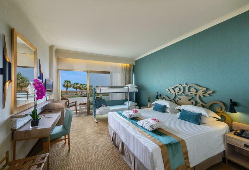 디럭스 패밀리 룸, The Grandresort   Limited Edition By Leonardo Hotels