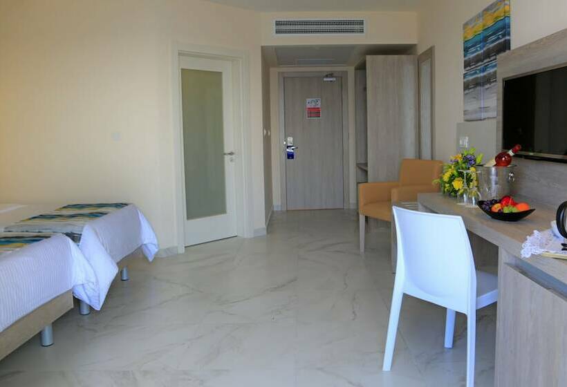 Номер Стандарт Вид на Бассейн, Riviera Spa Resort - Adults Only
