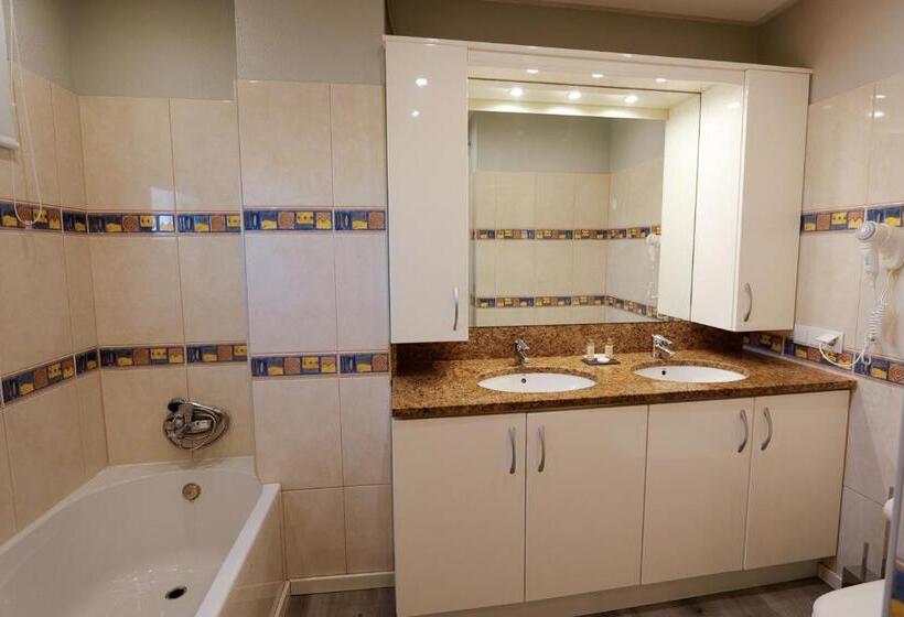اتاق سوپریور با چشم‌انداز, Golden Beach Guest House & Rooftop Bar