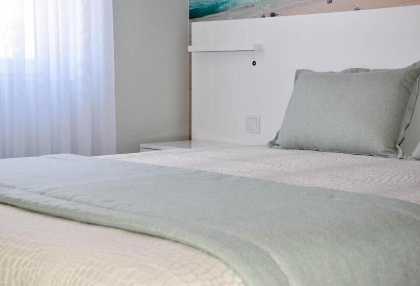 اتاق اساندارد با چشم‌انداز جانبی به دریا, Golden Beach Guest House & Rooftop Bar
