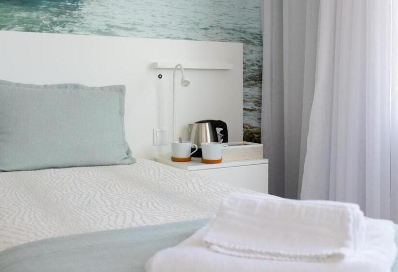اتاق اساندارد با چشم‌انداز جانبی به دریا, Golden Beach Guest House & Rooftop Bar