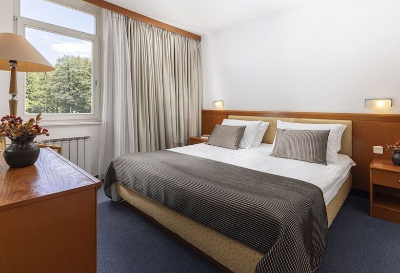 Junior Suite, Jezero