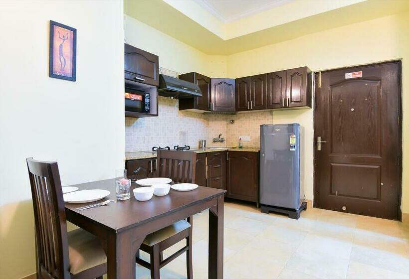 Escritório Estándar, Studio Serviced Apartments Near Fortis Hospital