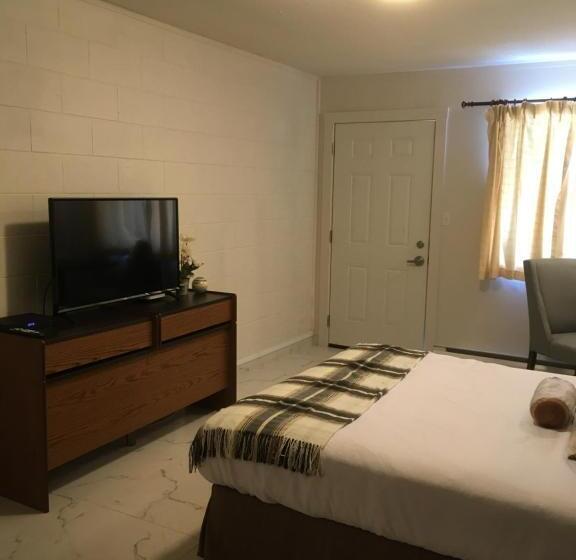 Номер Deluxe, Christina Lake Motel And Rv Park