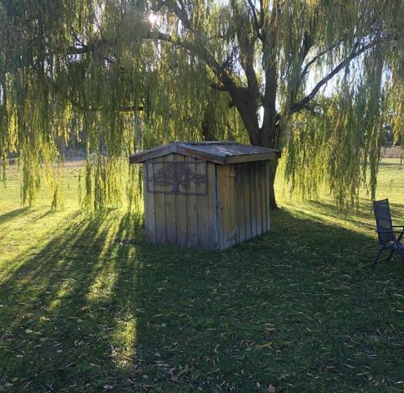 패밀리 룸, Creswick Motel