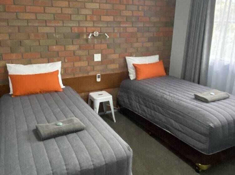 패밀리 룸, Creswick Motel