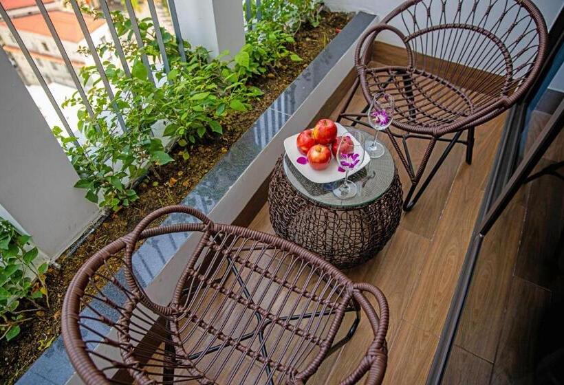 سوئیت پریمیوم, Gold Plaza Hotel Da Nang