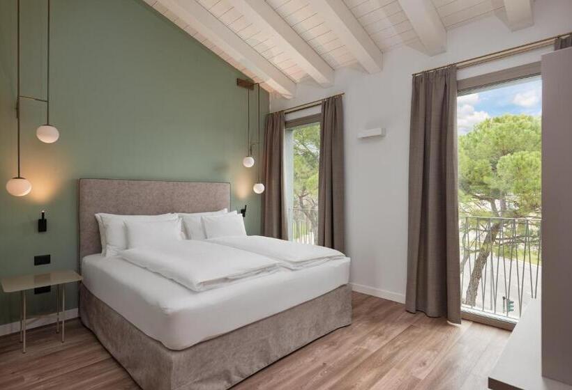 Полулюкс Повышенной Комфортности, Ht Hotel Trieste